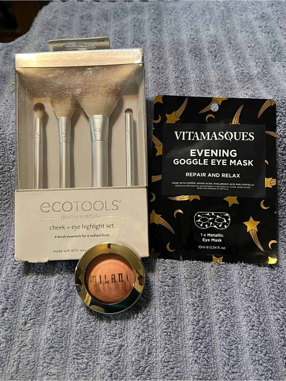 Makeup bundle- It includes-Milani, Vitamasque And Ecotools.